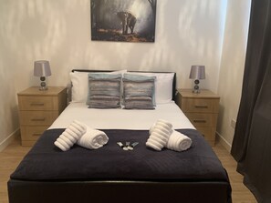 Apartment, 2 Bedrooms | 2 bedrooms, free WiFi, bed sheets - Absolute Stay in Sherwood-free Parking-east Midlands Airport-contractors-family (Nottingham)