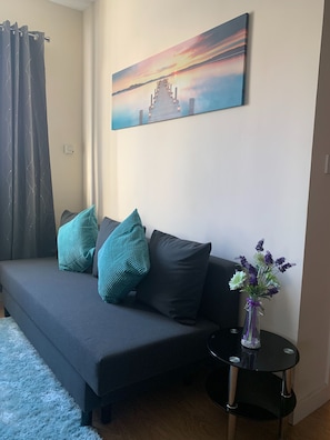 Apartment, 2 Bedrooms | Living room | Flat-screen TV