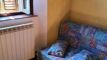 Apartment, 1 Bedroom, Smoking, Fireplace | 1 bedroom