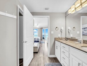 3 makuuhuonetta, silitysrauta/-lauta, ilmainen Wi-Fi, vuodevaatteet