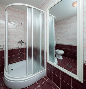 Apartment, Multiple Beds | Bathroom | Shower, hair dryer, towels, shampoo - A5 - Modern apt With Terrace, 3 min Walk to Beach (Marina)