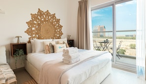 Deluxe Studio | Free WiFi, bed sheets