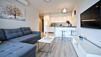Deluxe Apartment | Living room | Flat-screen TV