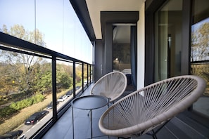 Deluxe Apartment | Balcony