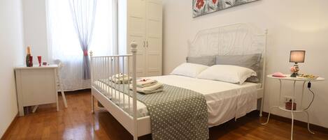 3 多间卧室、办公桌、熨斗/熨衣板、旅行婴儿床