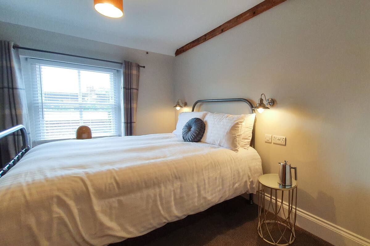 Egyptian cotton sheets, premium bedding, pillowtop beds