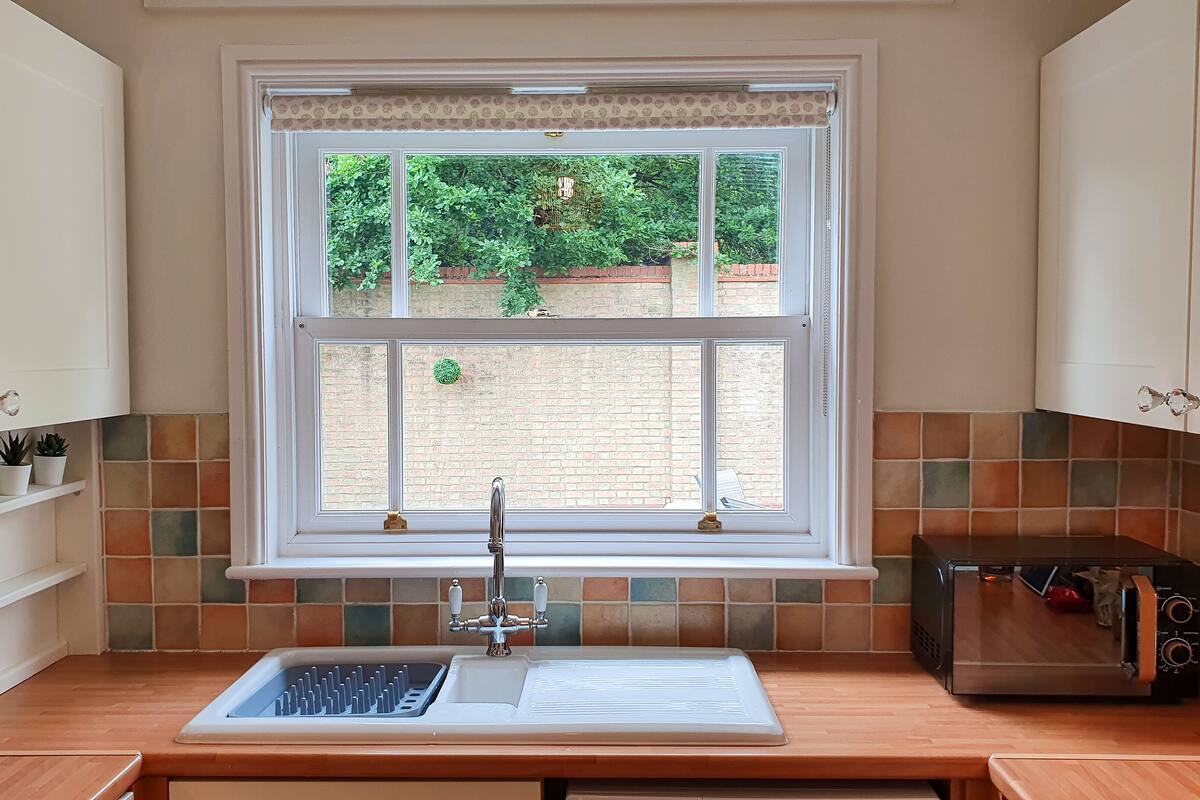 deluxe house | private kitchen | coffee/tea maker, electric kettle