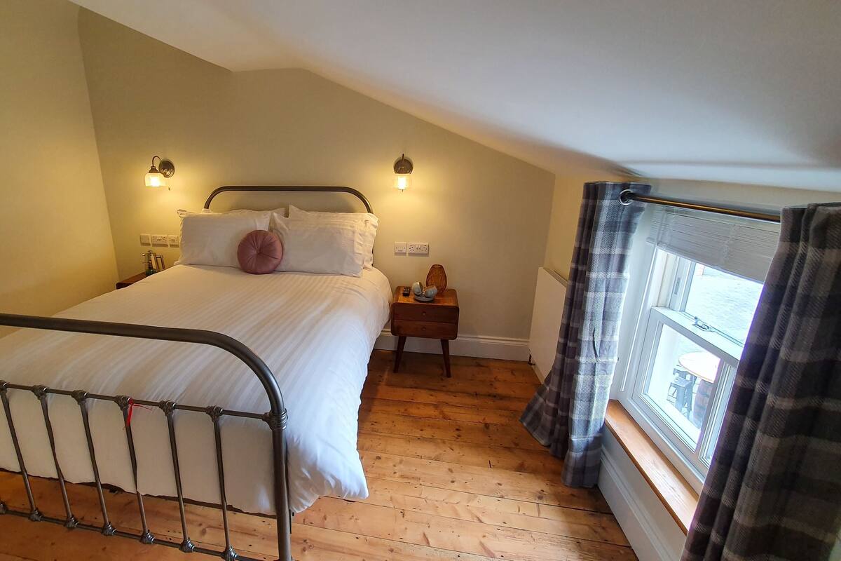 Egyptian cotton sheets, premium bedding, pillowtop beds