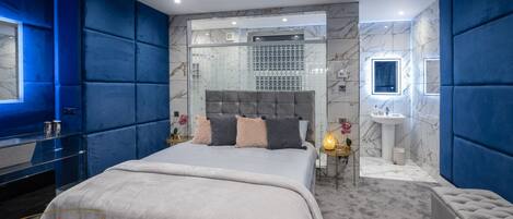 Bügeleisen/Bügelbrett, Reisekinderbett, kostenloses WLAN, Bettwäsche