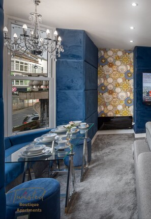 Dining - Stunning Luxury Boutique Apt, Central Blackpool (Blackpool)