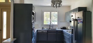 冰箱、微波炉、烤箱、炉灶