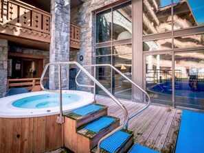 Indoor spa tub - Résidence 5 Étoiles en Plein Coeur de Meribel (Les Allues)