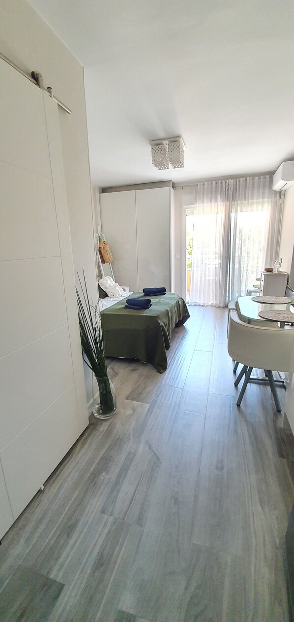 1 bedroom, desk, iron/ironing board, free WiFi