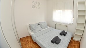Family Apartment | 2 bedrooms, iron/ironing board, travel crib, WiFi (free) - HomeRent White (Novi Sad)