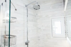 Luxury Apartment | Bathroom