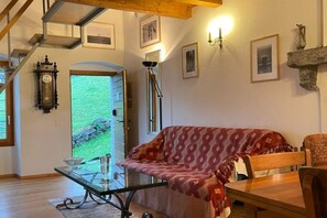 Televisión y chimenea 