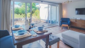 Departamento (2 Bedrooms) | Área de sala de estar | Televisión de pantalla plana 