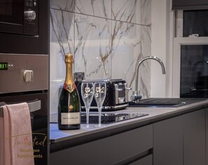 Fridge, microwave, oven, stovetop - Luxury Boutique 2 bedroom Apt, Central Blackpool (Blackpool)