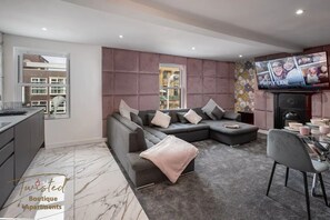 Smart TV - Luxury Boutique 2 bedroom Apt, Central Blackpool (Blackpool)