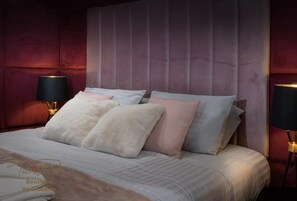 2 bedrooms, iron/ironing board, free WiFi, bed sheets - Luxury Boutique 2 bedroom Apt, Central Blackpool (Blackpool)