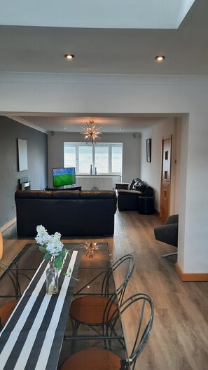 Living room - Impeccable 5-bed House in Stockton-on-tees (Stockton-on-Tees)