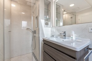Hair dryer, towels - Luxus-hausteil in Beliebter Wohngegend auf ca. 170 m² für bis zu 7 Personen (Wenningstedt-Braderup (Sylt))