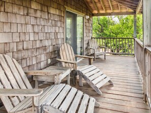 Terrace/patio - Waddle Inn: 255ft to Beach, 1-Min Walk, Duck OBX (Duck)