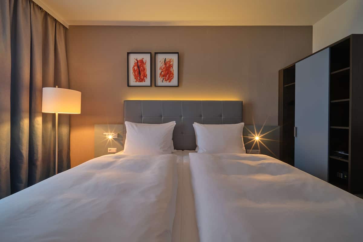 standard double room | 1 bedroom, in-room safe, desk, blackout curtains