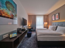 Caja de seguridad en la habitación, escritorio y cortinas blackout 