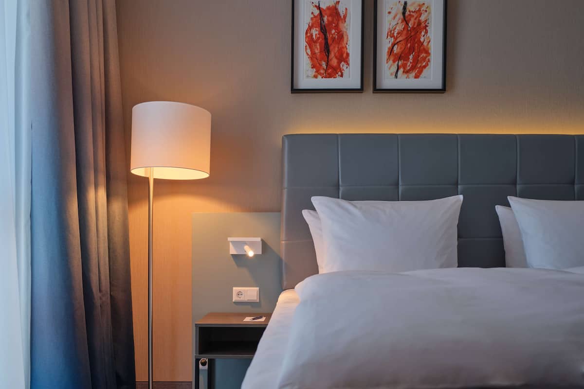 1 bedroom, in-room safe, desk, blackout curtains