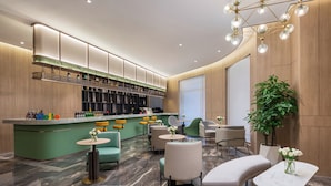 Petit déjeuner buffet servi tous les jours en supplément