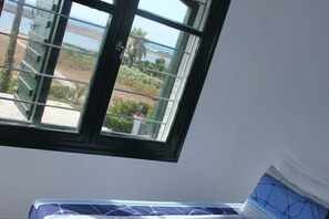 6 chambres, coffres-forts dans les chambres, fer et planche à repasser