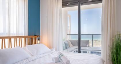 Stylish Seaside Escape with Balcony by Sea N' Rent