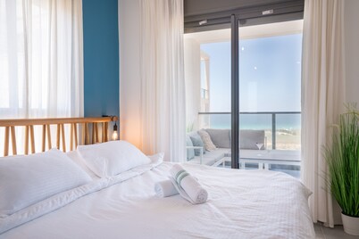 Stylish Seaside Escape with Balcony by Sea N' Rent
