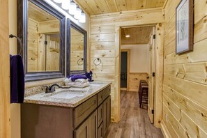 Interior - Pigeon Forge Getaway, Hot Tub, Game Room, Wifi, $560 FREE tickets each paid day! (Pigeon Forge)