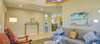 +Lake View House+ Walk to private sandy beach. Private lake access.