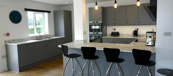 SINGLE STOREY Four Superking en suite rooms on Red House Estate w/seasonal pool