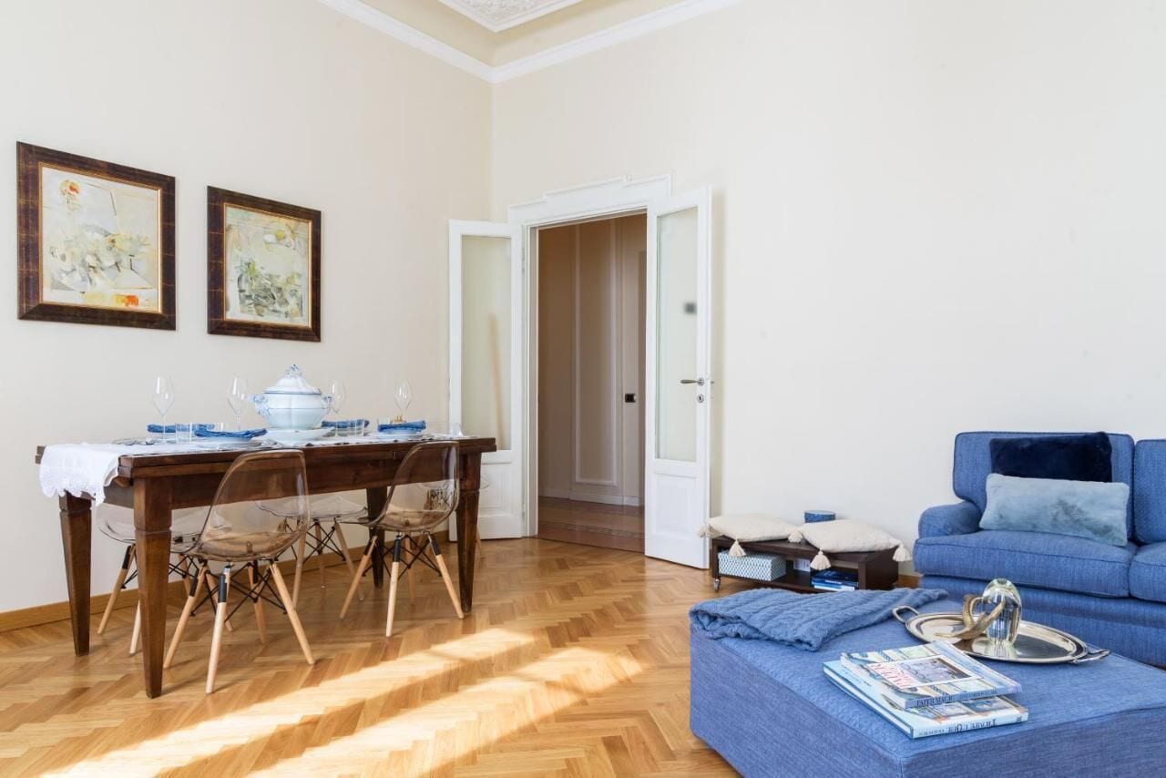 Appartamento City | Area soggiorno | TV 30 pollici con canali digitali