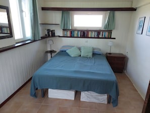 2 bedrooms, desk, iron/ironing board, WiFi