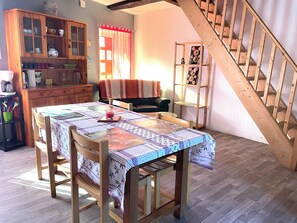 Dining - Petit Gite EN Campagne DU Parc DES Grands Causses EN SUD Aveyron (Plaisance)