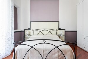 Căn hộ phong cách cổ điển | 2 phòng ngủ, bộ đồ giường cao cấp, chăn bông, bàn