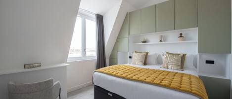 3 chambres, coffres-forts dans les chambres, fer et planche à repasser