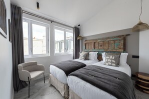 3 chambres, coffres-forts dans les chambres, fer et planche Ă repasser