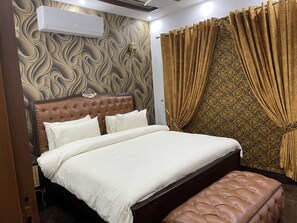 3 bedrooms, WiFi, bed sheets