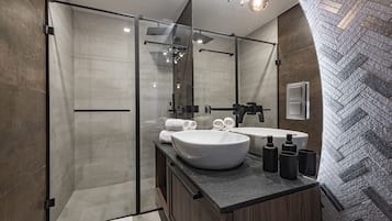 Family Suite | Bathroom