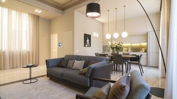 Apartamento City | Zona de estar | Televisión de 30 pulgadas con canales digitales