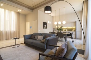 Appartement Ville | Coin séjour | Télévision de 30 pouces avec chaînes numériques