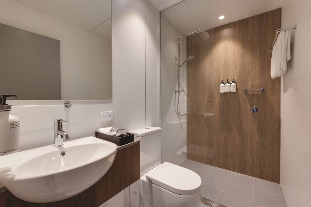 iron/ironing board, travel cot, wifi, bed sheets