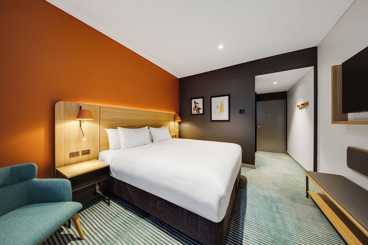 Iron/ironing board, travel cot, free WiFi, bed sheets