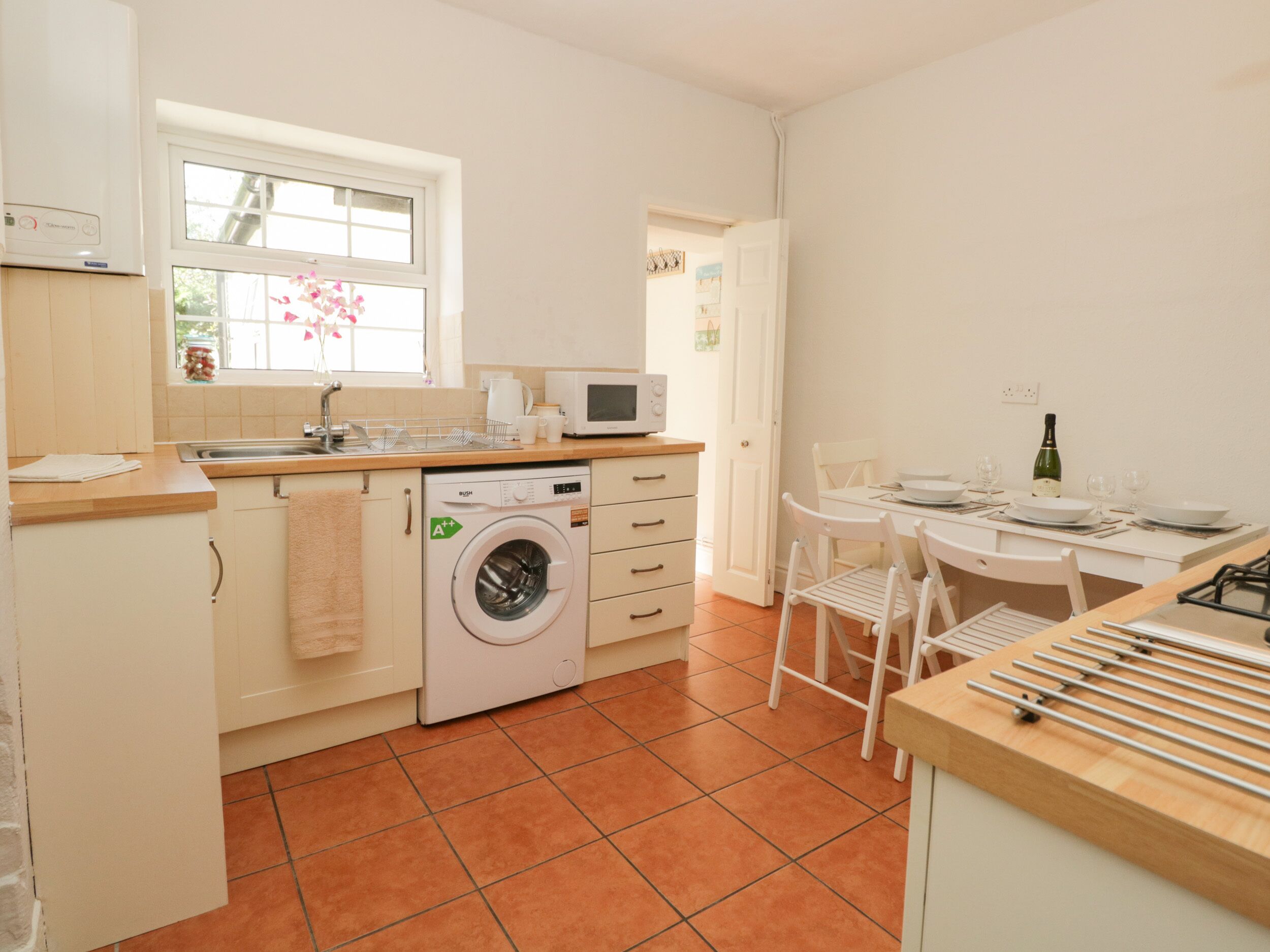 Småhus | Eget kjøkken | Kjøleskap og kjøkkenutstyr